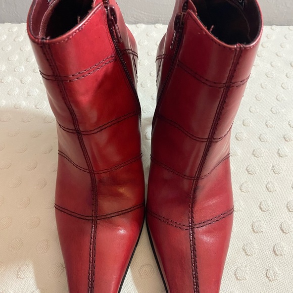 DIBA Vintage Red Bootie - Picture 6 of 16